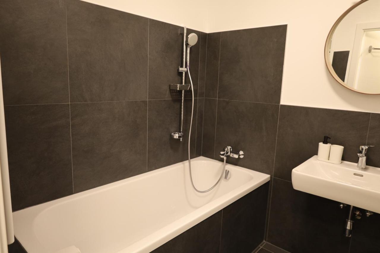 Penthouse Apartments Wina Bagian luar foto